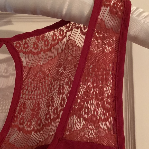 Super cute Chocolate top: faux button front, Lacy shoulders & back, great length - Picture 6 of 9